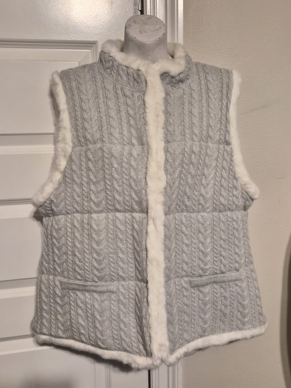Talbots Women's XL Silver Shimmer Cable Knit Faux Fur Trim Vest PrimaLoft NWT